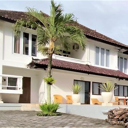 Medewi Manor Aparthotel Airsatang Екстериор снимка