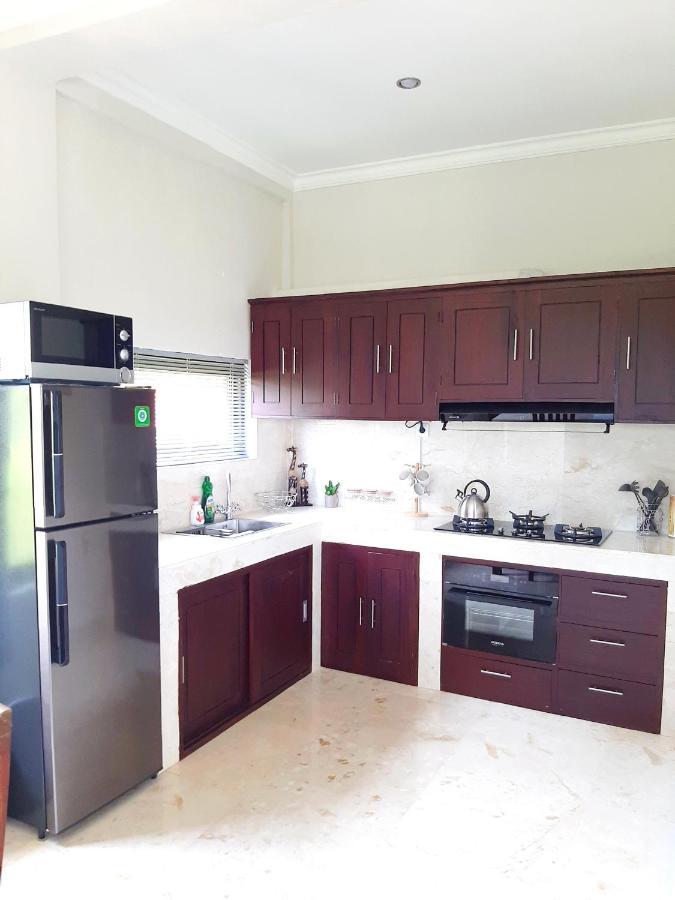 Medewi Manor Aparthotel Airsatang Екстериор снимка