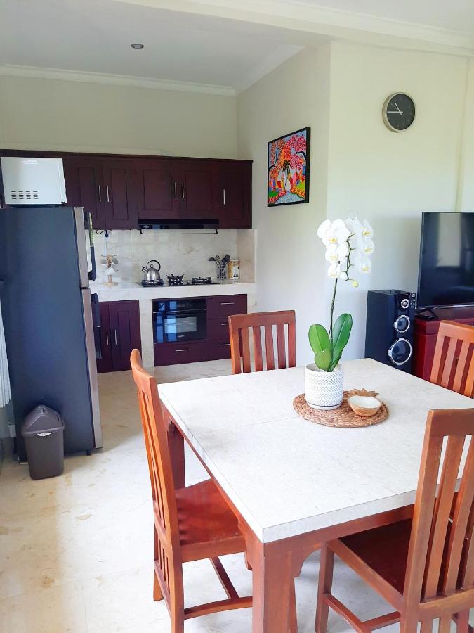 Medewi Manor Aparthotel Airsatang Екстериор снимка