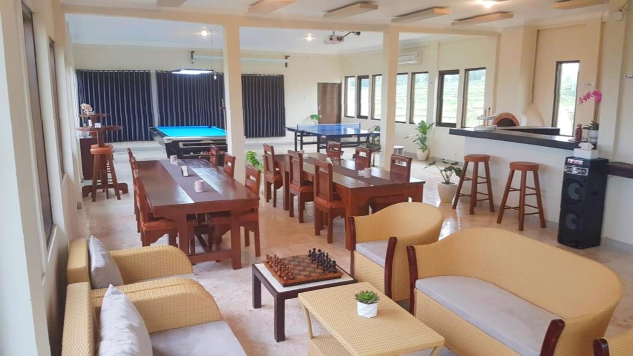 Medewi Manor Aparthotel Airsatang Екстериор снимка