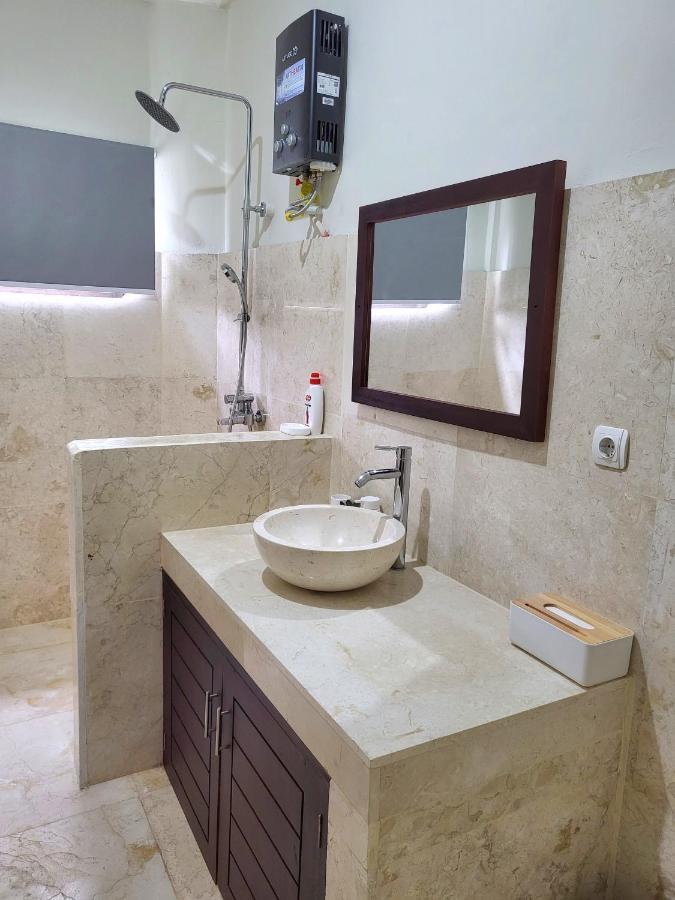 Medewi Manor Aparthotel Airsatang Екстериор снимка