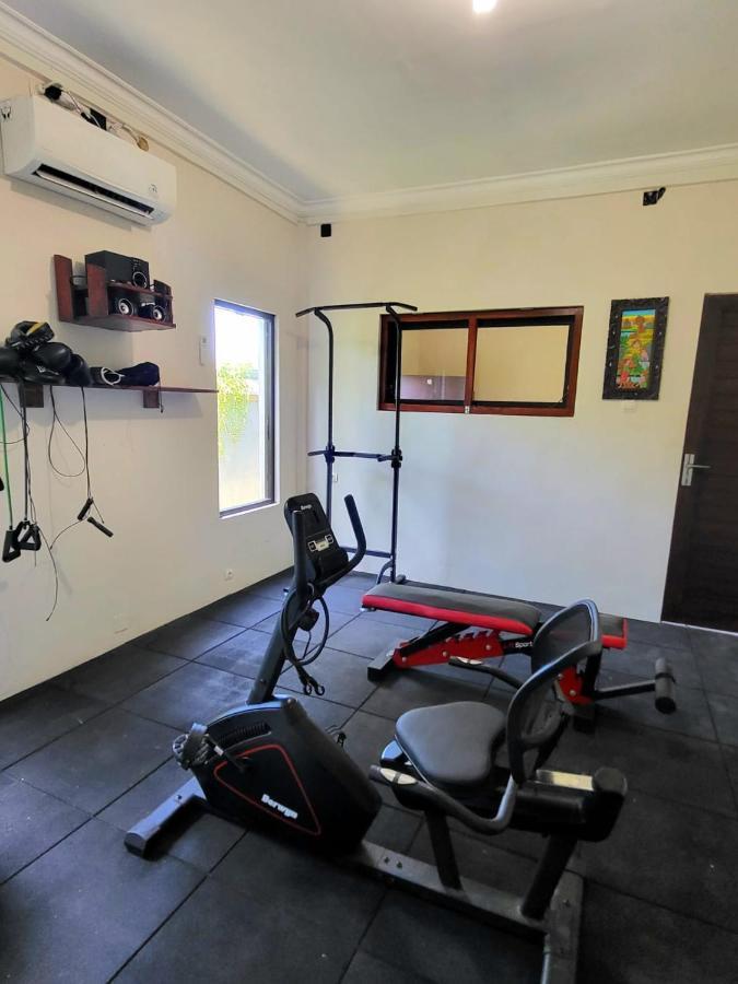 Medewi Manor Aparthotel Airsatang Екстериор снимка