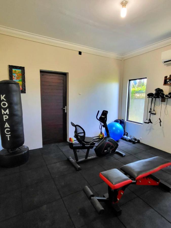Medewi Manor Aparthotel Airsatang Екстериор снимка