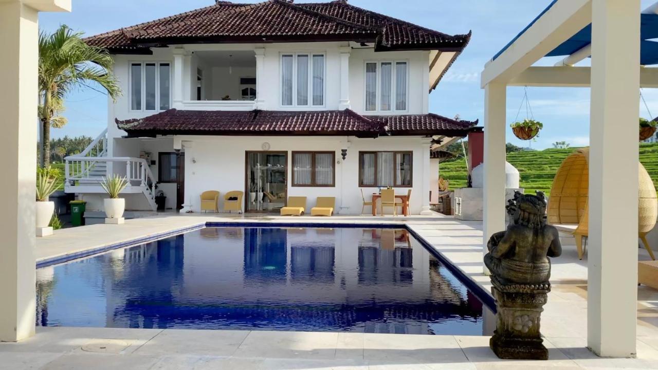 Medewi Manor Aparthotel Airsatang Екстериор снимка