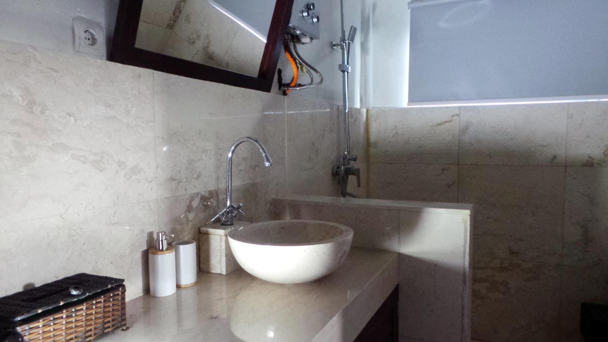 Medewi Manor Aparthotel Airsatang Екстериор снимка