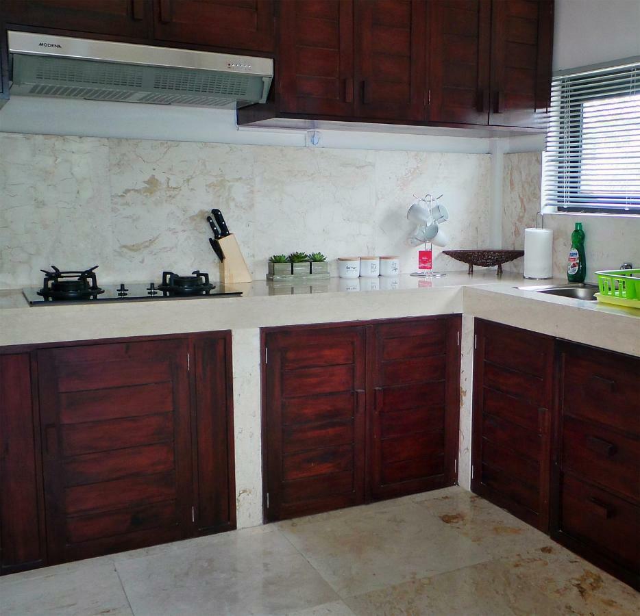 Medewi Manor Aparthotel Airsatang Екстериор снимка