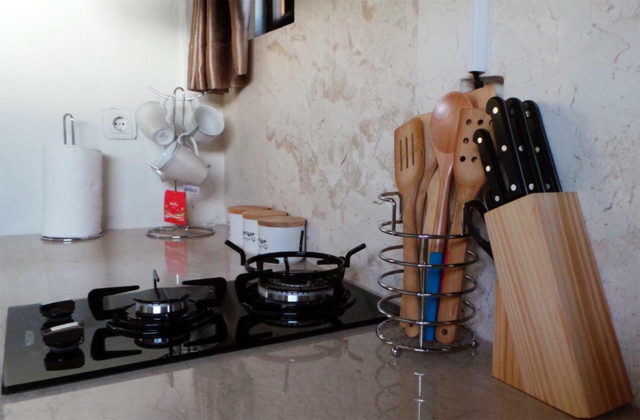 Medewi Manor Aparthotel Airsatang Екстериор снимка
