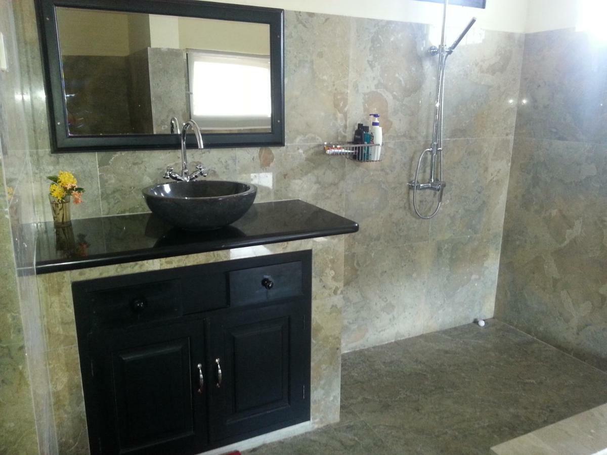 Medewi Manor Aparthotel Airsatang Екстериор снимка