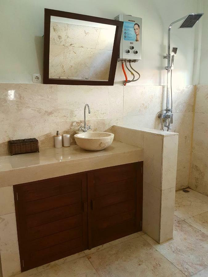 Medewi Manor Aparthotel Airsatang Екстериор снимка
